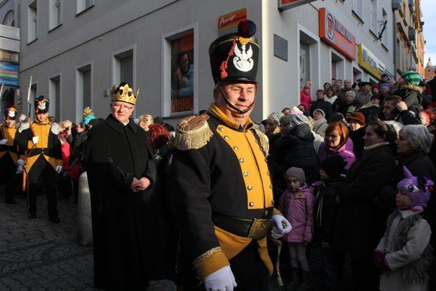 orszak-trzech-kroli-przeszed-ulicami-miasta-foto-50118