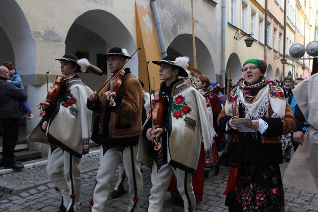 orszak-trzech-kroli-przeszed-ulicami-miasta-foto-50118
