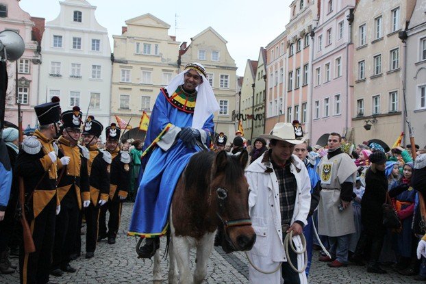 orszak-trzech-kroli-przeszed-ulicami-miasta-foto-50118
