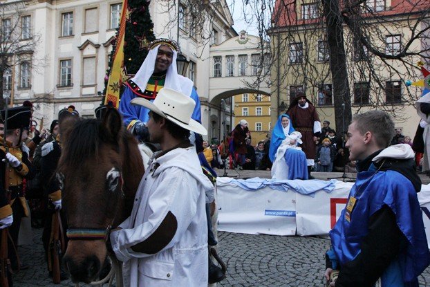 orszak-trzech-kroli-przeszed-ulicami-miasta-foto-50118