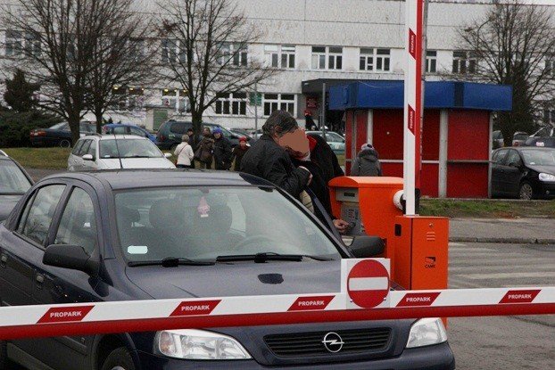 pacjenci-opaty-za-parking-szpitalny-to-zdzierstwo-foto-50192