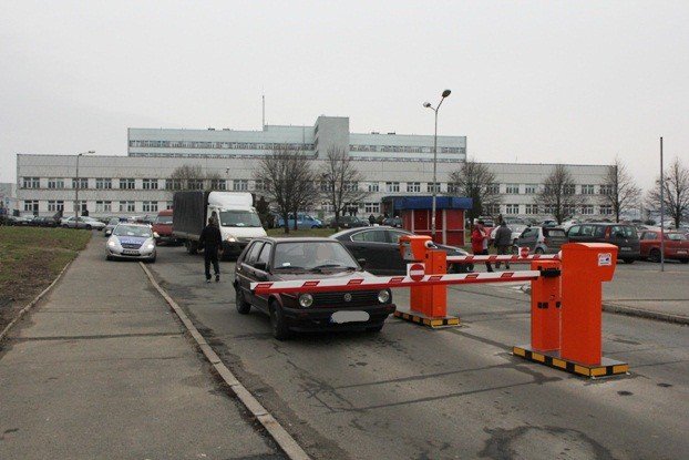 kolejny-konflikt-na-szpitalnym-patnym-parkingu-foto-50260