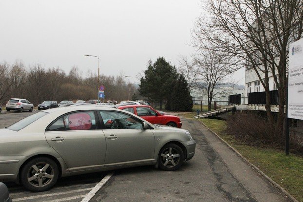 kolejny-konflikt-na-szpitalnym-patnym-parkingu-foto-50260
