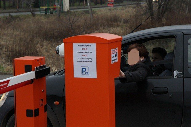 kolejny-konflikt-na-szpitalnym-patnym-parkingu-foto-50260