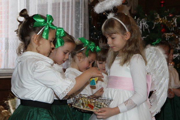 mali-kolednicy-na-wielkim-przegladzie-foto-50279