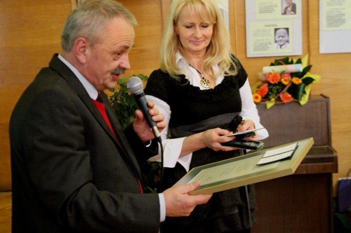 ekonom-i-wicedyrektor-szkoy-z-laurem-od-ministra-turystyki-i-sportu-foto-50303