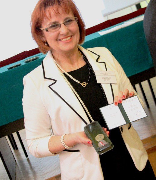 ekonom-i-wicedyrektor-szkoy-z-laurem-od-ministra-turystyki-i-sportu-foto-50303