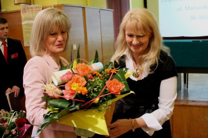 ekonom-i-wicedyrektor-szkoy-z-laurem-od-ministra-turystyki-i-sportu-foto-50303