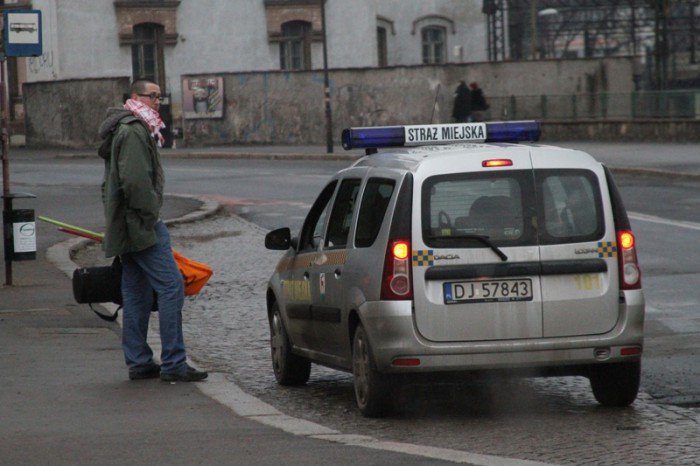 protest-na-bebnie-pod-hotelem-fenix-foto-50316