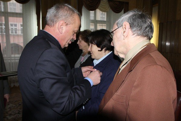 przezyli-z-soba-tyle-lat-piekne-jubileusze-w-ratuszu-foto-50363