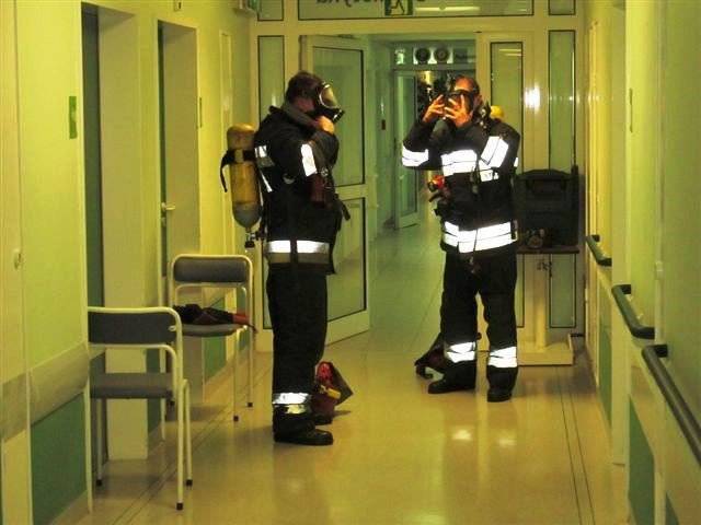 strazacy-w-szpitalu-to-tylko-cwiczenia-foto-50370