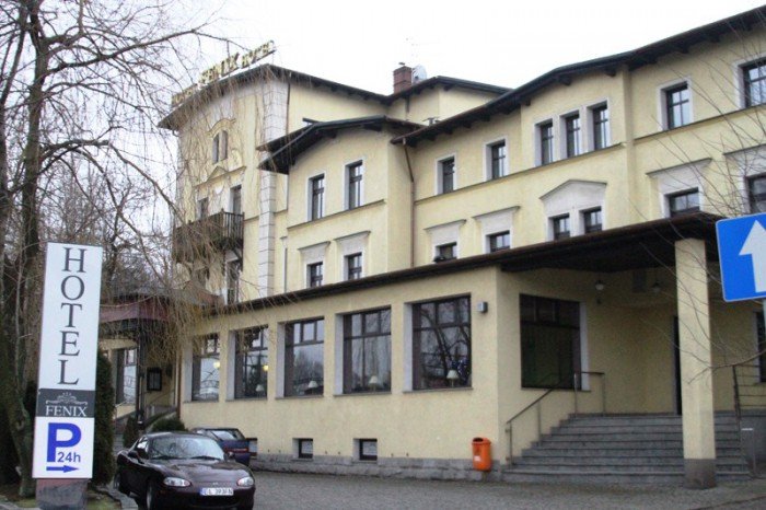 wasciciel-hotelu-fenix-zapace-poowe-pensji-50385