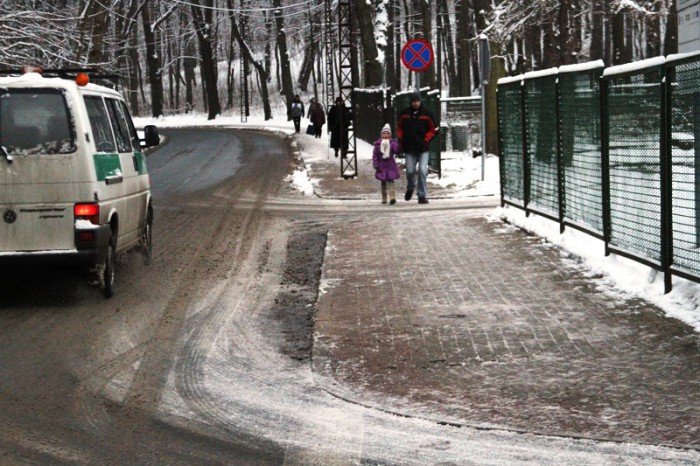 na-nowowiejskiej-ludzie-brodza-w-bocie-foto-50415