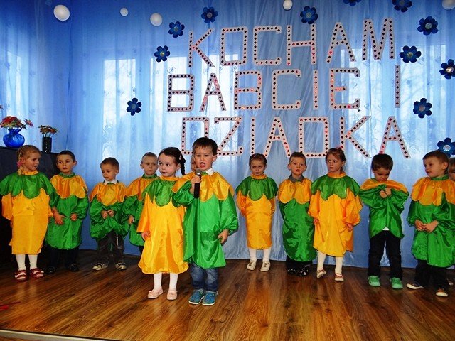 wzruszajace-wystepy-dla-babci-i-dziadkow-w-sobieszowie-foto-50418