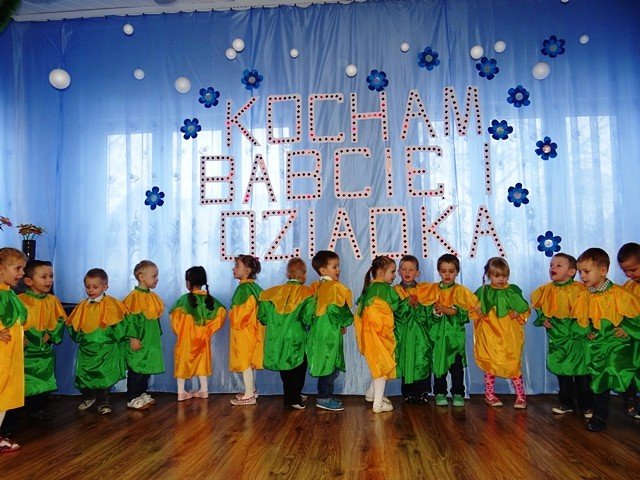 wzruszajace-wystepy-dla-babci-i-dziadkow-w-sobieszowie-foto-50418