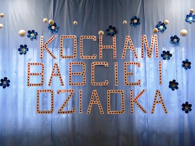 wzruszajace-wystepy-dla-babci-i-dziadkow-w-sobieszowie-foto-50418
