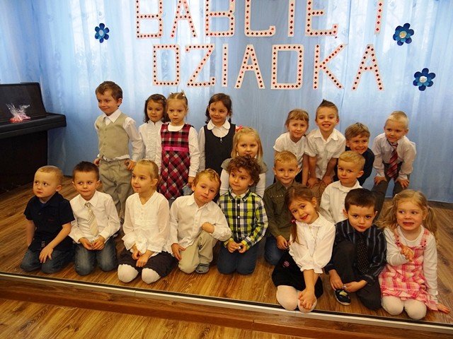 wzruszajace-wystepy-dla-babci-i-dziadkow-w-sobieszowie-foto-50418