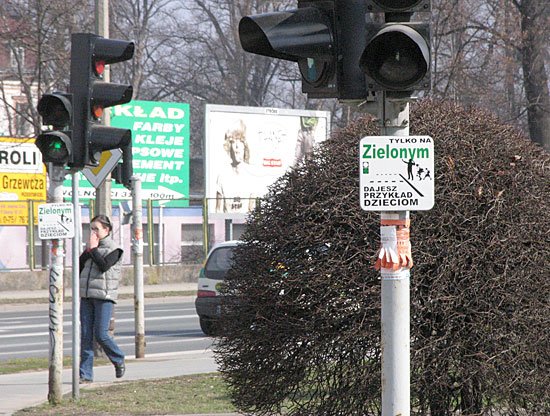 Nie na wszystkich te tabliczki robią wrażenie. Widać to na zamieszczonych niżej zdjęciach.