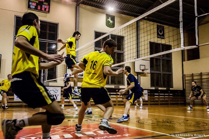 olimpia-przegrywa-w-trzech-setach-foto-50451