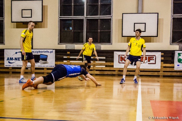 olimpia-przegrywa-w-trzech-setach-foto-50451