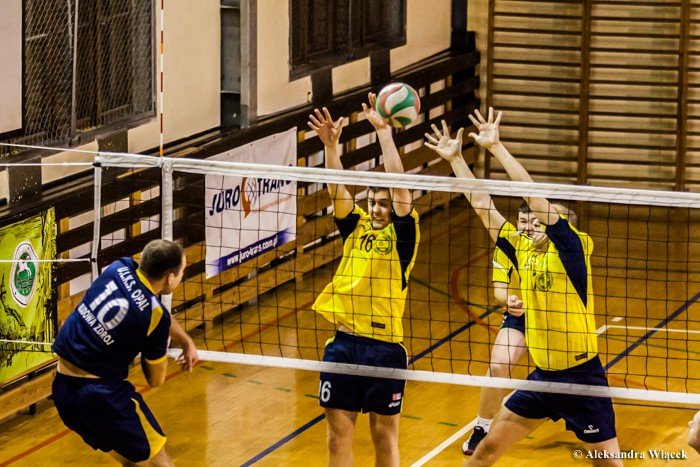 olimpia-przegrywa-w-trzech-setach-foto-50451