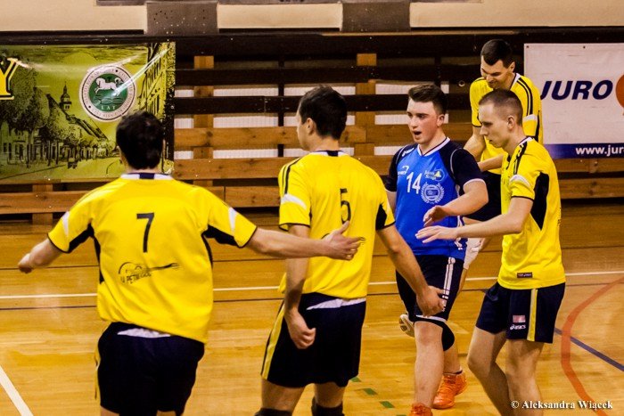 olimpia-przegrywa-w-trzech-setach-foto-50451