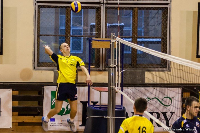 olimpia-przegrywa-w-trzech-setach-foto-50451