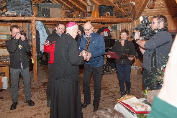 ludzie-gor-spotkali-sie-w-schronisku-kamienczyk-foto-50524