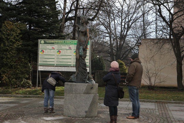 zamkneli-pijalnie-wody-w-uzdrowisku-cieplice-foto-50556