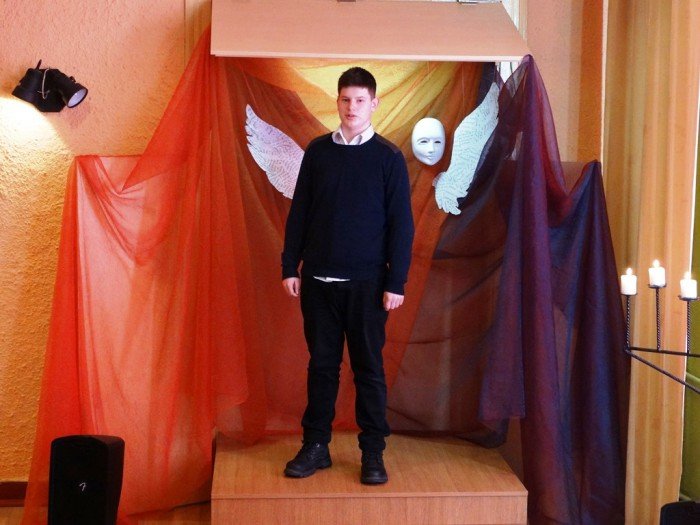 gimnazjalisci-recytowali-i-spiewali-w-mdk-foto-50558