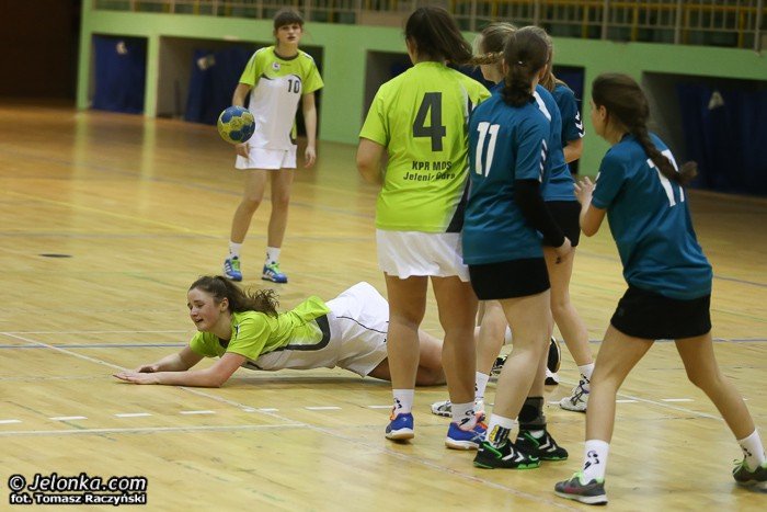 kpr-i-da-lekcje-modszym-kolezankom-foto-50565