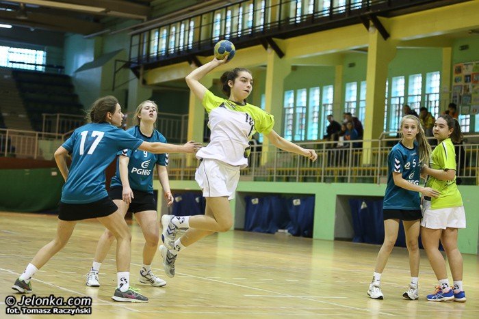 kpr-i-da-lekcje-modszym-kolezankom-foto-50565