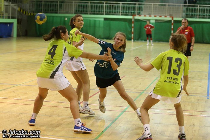 kpr-i-da-lekcje-modszym-kolezankom-foto-50565