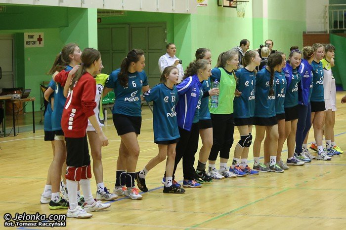 kpr-i-da-lekcje-modszym-kolezankom-foto-50565