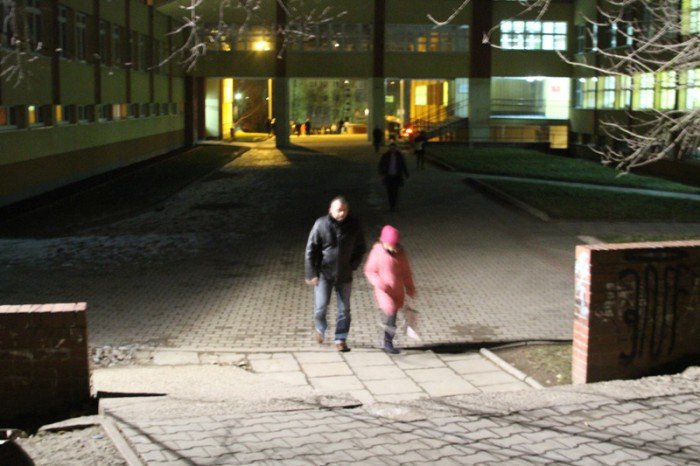 latarnia-przy-jedenastce-juz-oswietla-schody-foto-50610