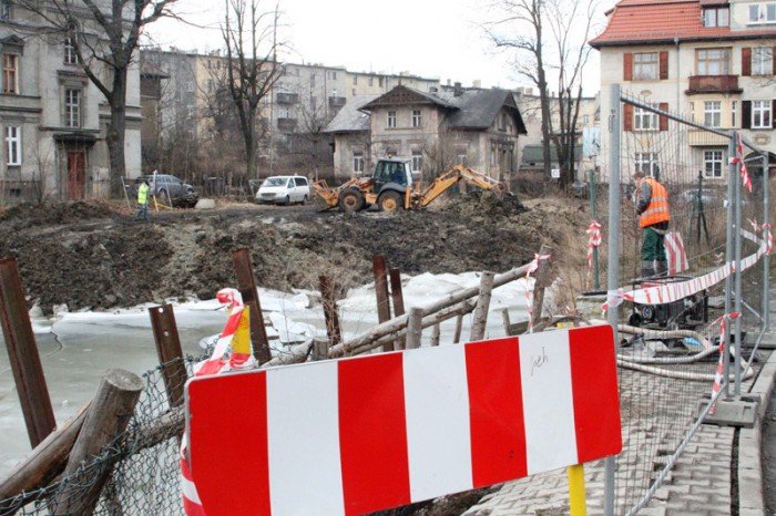 znika-wreszcie-wielka-dziura-w-centrum-miasta-foto-50638