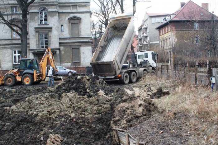 znika-wreszcie-wielka-dziura-w-centrum-miasta-foto-50638