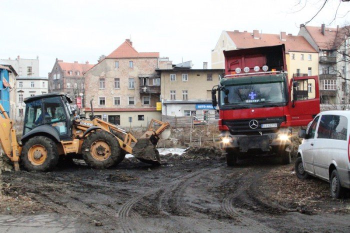 znika-wreszcie-wielka-dziura-w-centrum-miasta-foto-50638