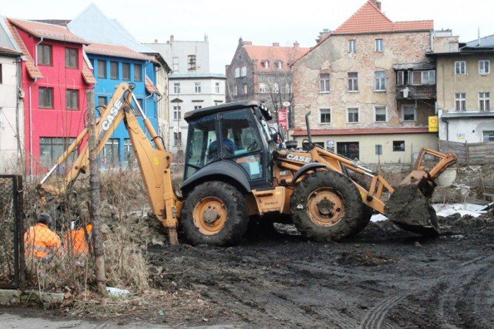 znika-wreszcie-wielka-dziura-w-centrum-miasta-foto-50638