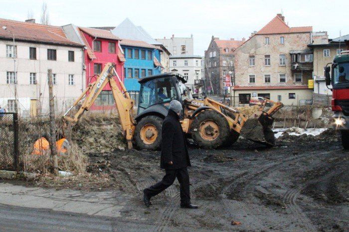 znika-wreszcie-wielka-dziura-w-centrum-miasta-foto-50638