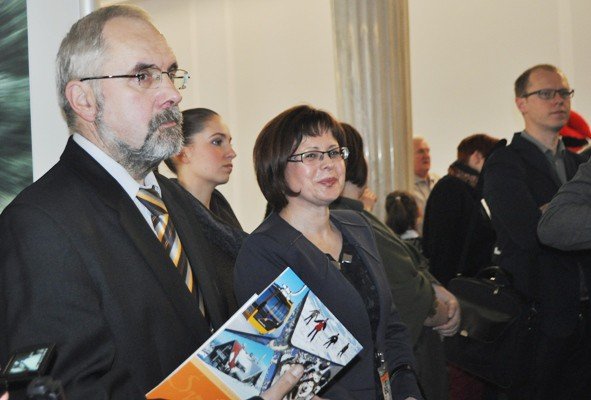 izery-w-sejmie-rzucaja-na-kolana-foto-50661