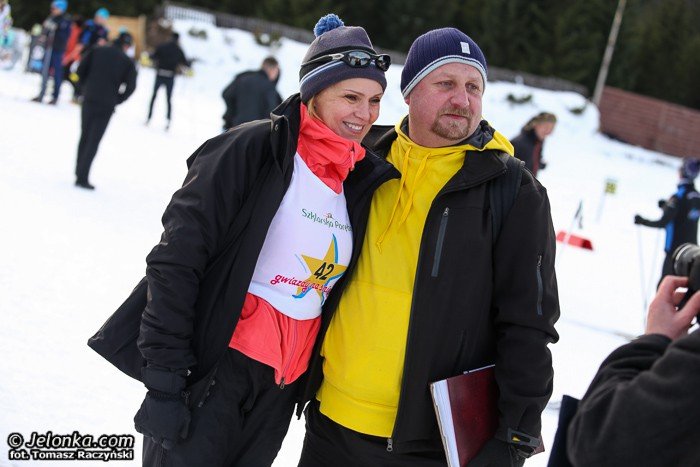 szalona-sztafeta-gwiazd-na-biegowkach-foto-50669