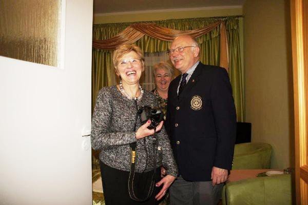 rotarianski-gubernator-wesprze-seniorow-i-dzieci-foto-50748