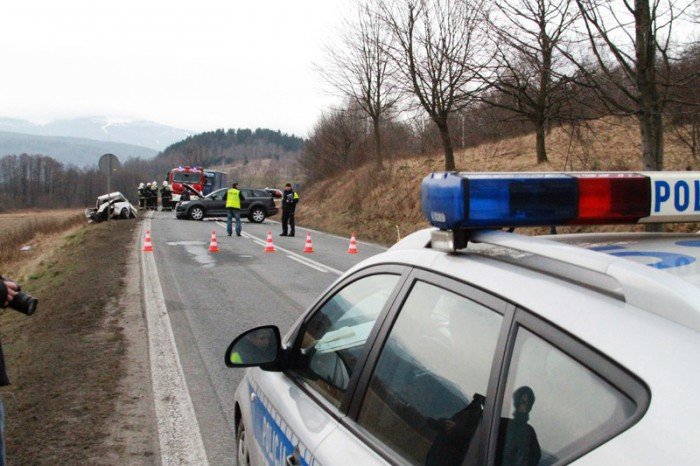 zderzenie-audi-i-golfa-jedna-osoba-w-szpitalu-foto-50858