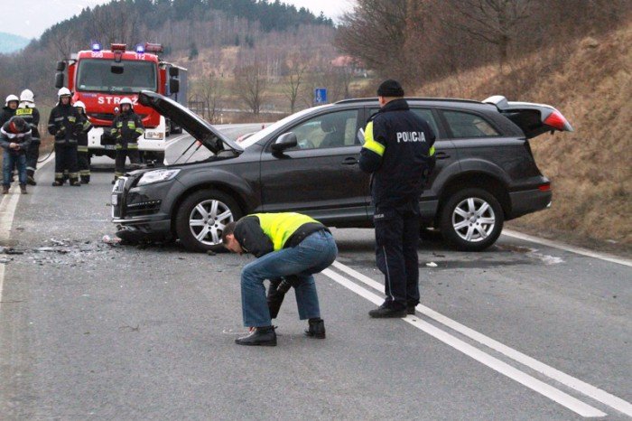 zderzenie-audi-i-golfa-jedna-osoba-w-szpitalu-foto-50858