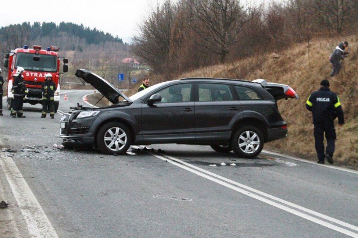 zderzenie-audi-i-golfa-jedna-osoba-w-szpitalu-foto-50858