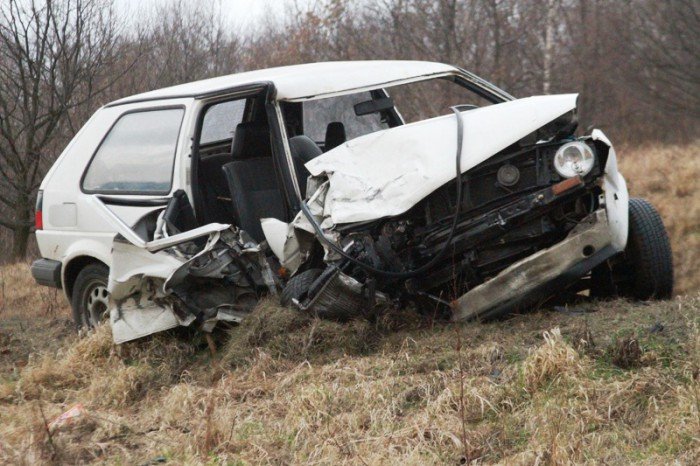 zderzenie-audi-i-golfa-jedna-osoba-w-szpitalu-foto-50858