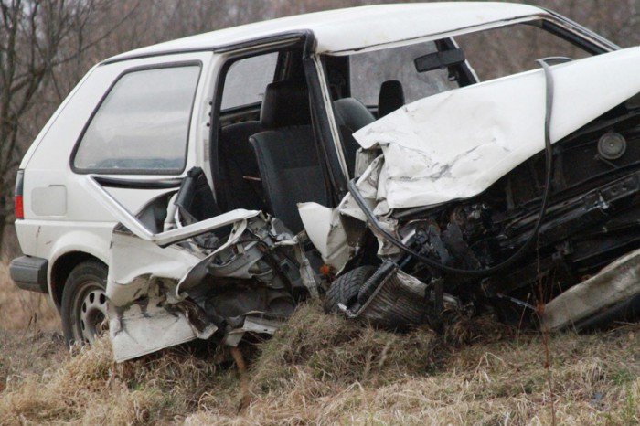 zderzenie-audi-i-golfa-jedna-osoba-w-szpitalu-foto-50858