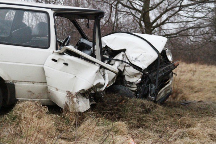 zderzenie-audi-i-golfa-jedna-osoba-w-szpitalu-foto-50858