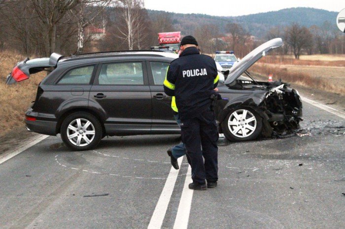 zderzenie-audi-i-golfa-jedna-osoba-w-szpitalu-foto-50858